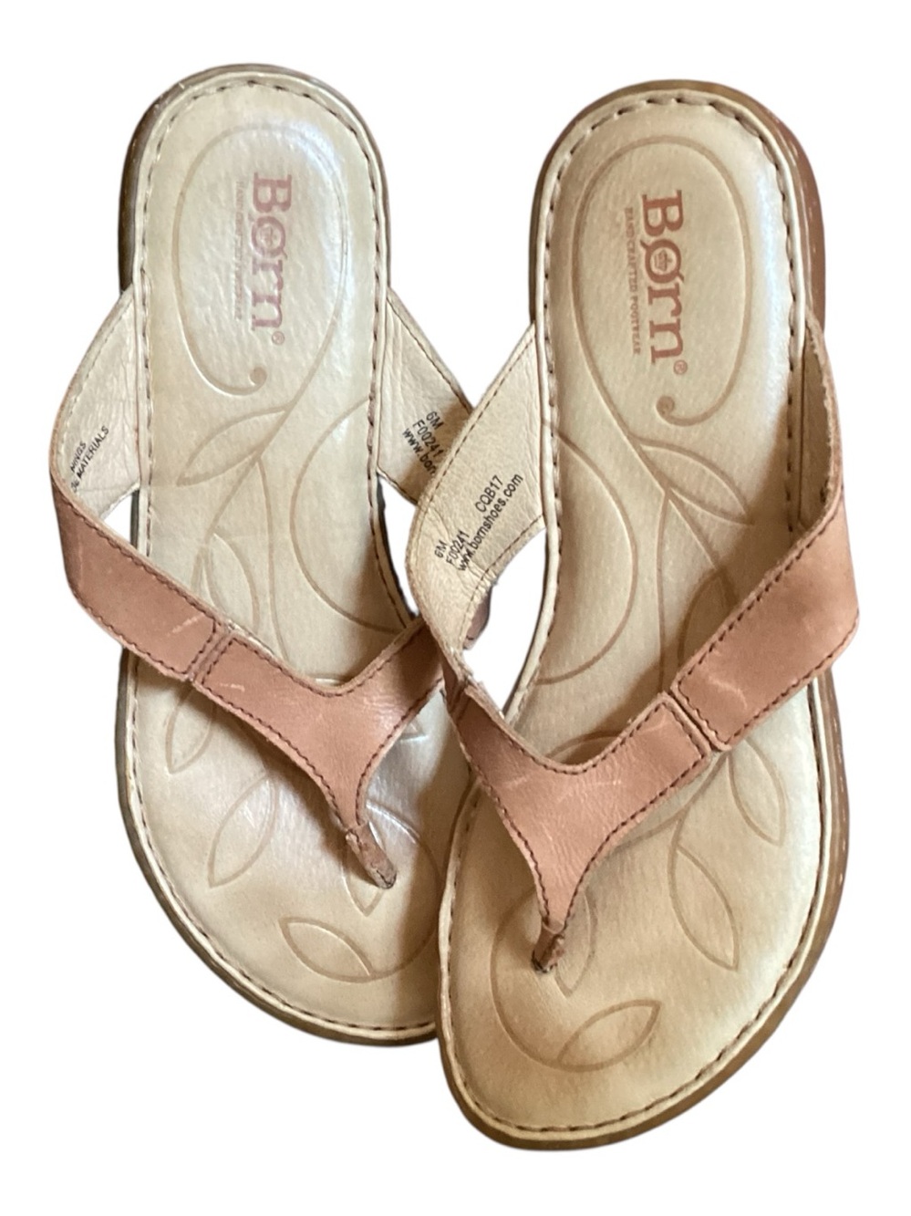 Born  Tan Leather Thong Flip Flop Style Sandals Size 6